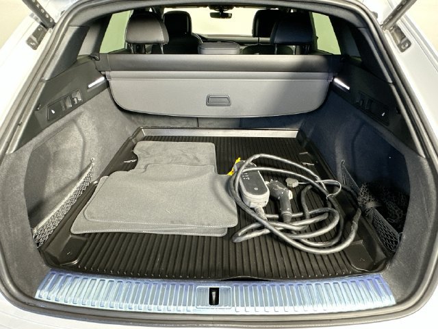 Used 2022 Audi e-tron Premium w/ Convenience Plus Package AWD/4WD image 32