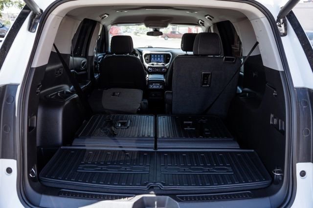 Used 2023 GMC Acadia SLE w/ Driver Convenience Package FWD image 9