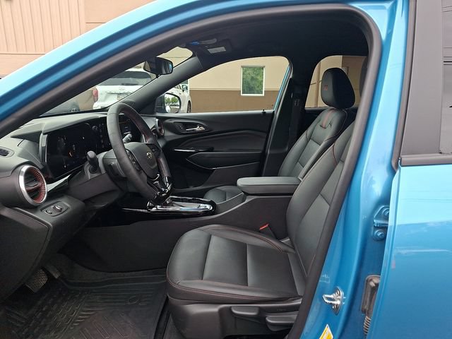 Used 2025 Chevrolet Trax RS FWD image 13