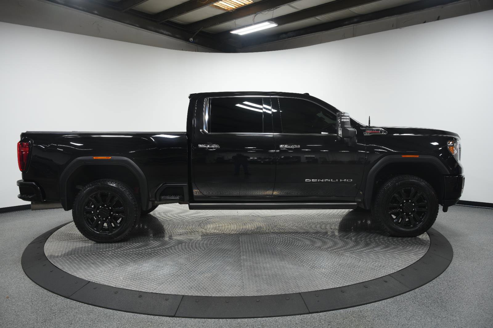 Used 2023 GMC Sierra 2500 Denali w/ Denali Black Diamond Edition image 10