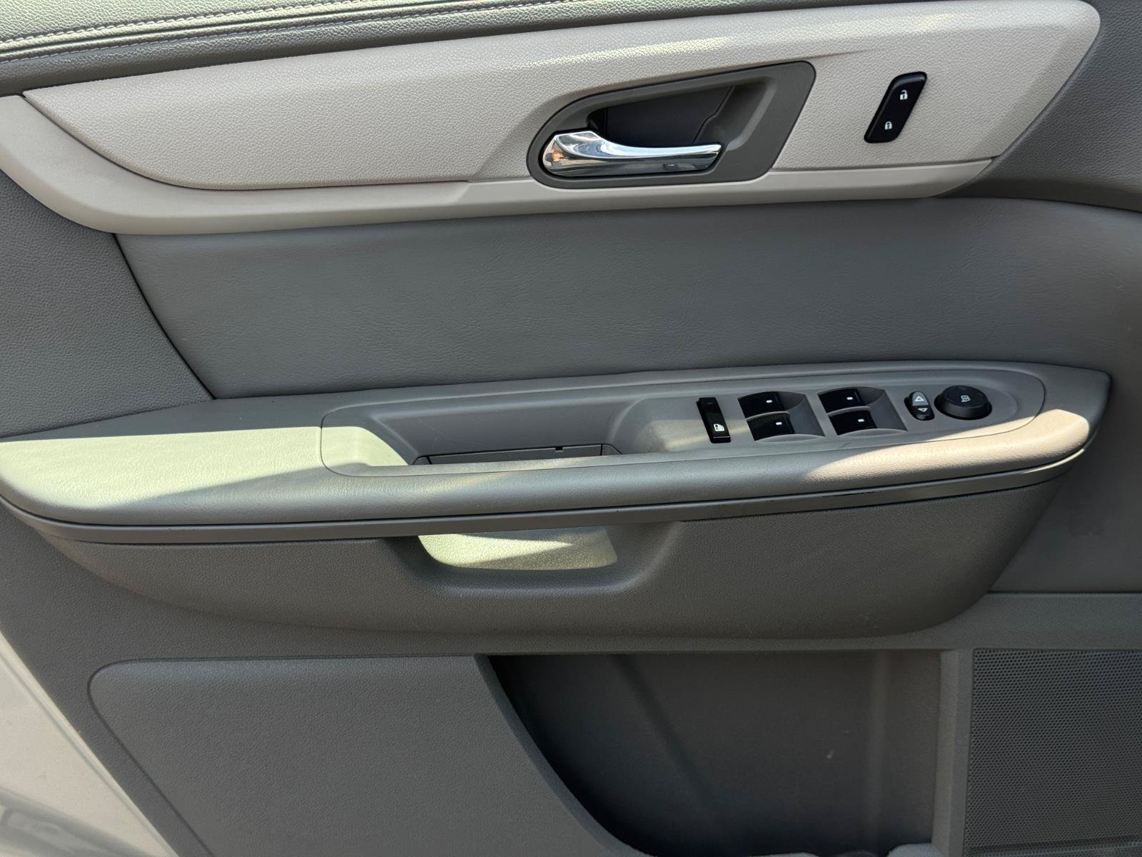 Used 2015 Chevrolet Traverse LS FWD image 15