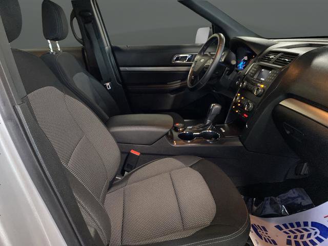 Used 2018 Ford Explorer XLT image 16