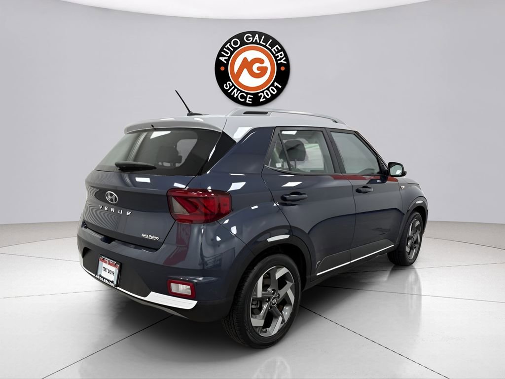 Used 2025 Hyundai Venue Limited FWD image 7