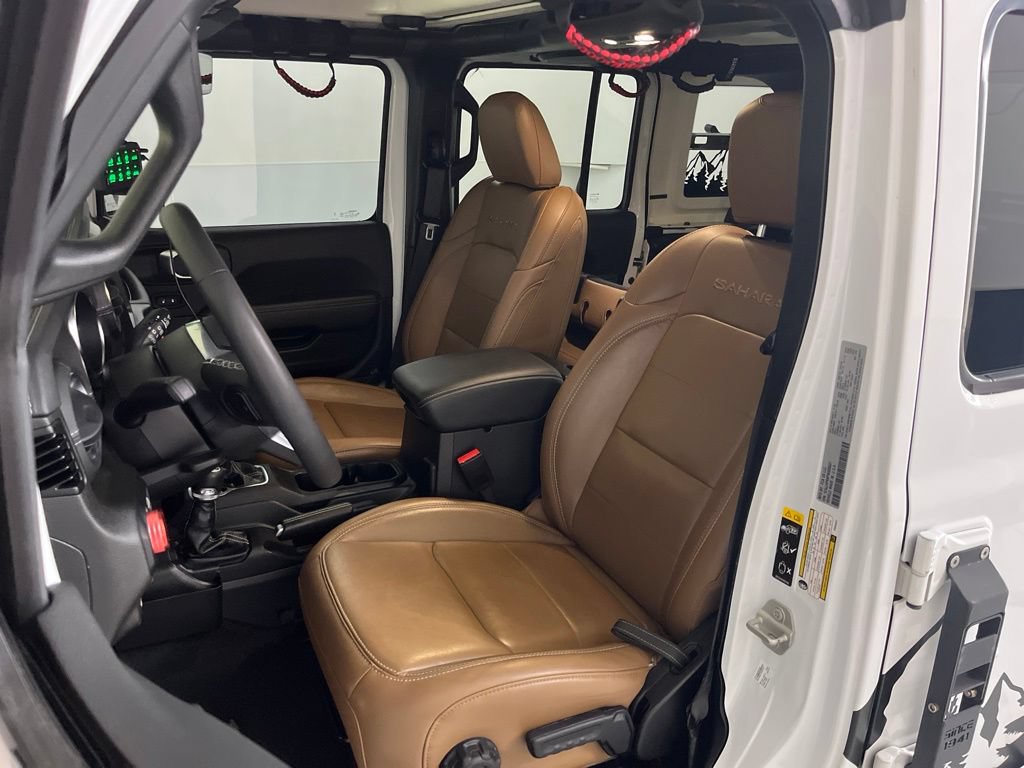 Used 2023 Jeep Wrangler Unlimited Sahara w/ Cold Weather Group AWD/4WD image 18