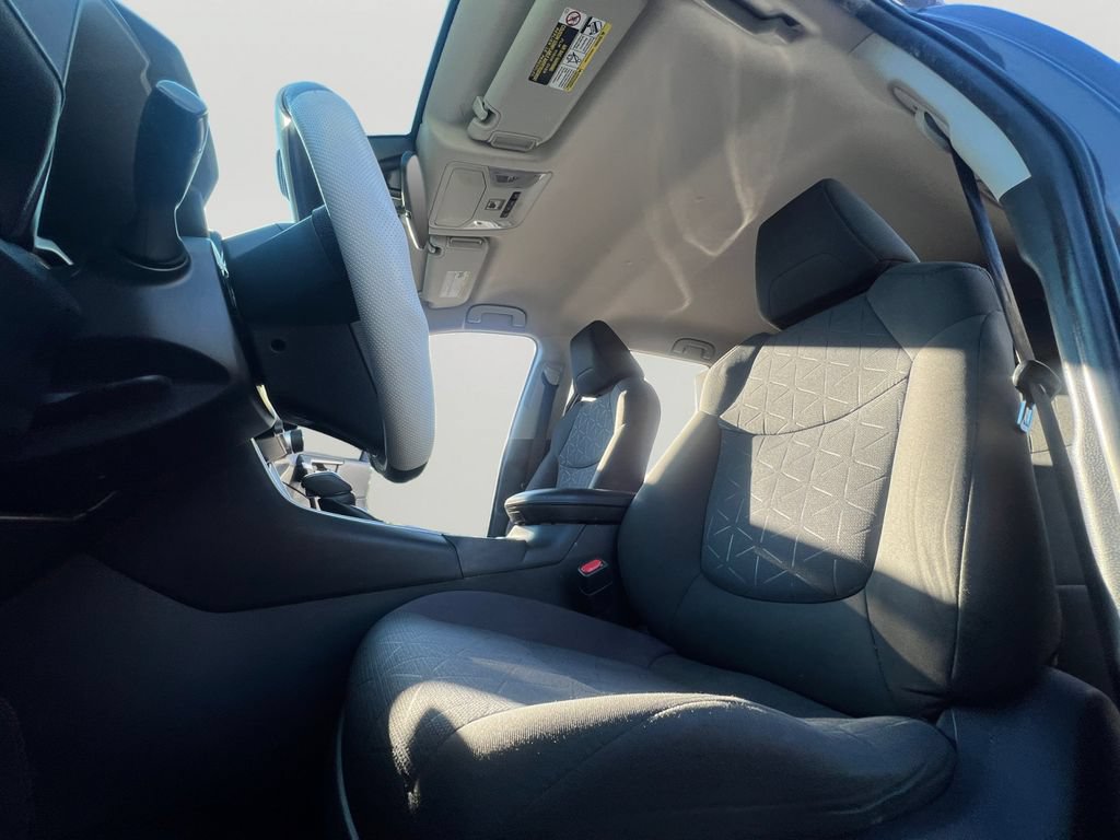 Used 2022 Toyota RAV4 XLE AWD/4WD image 22