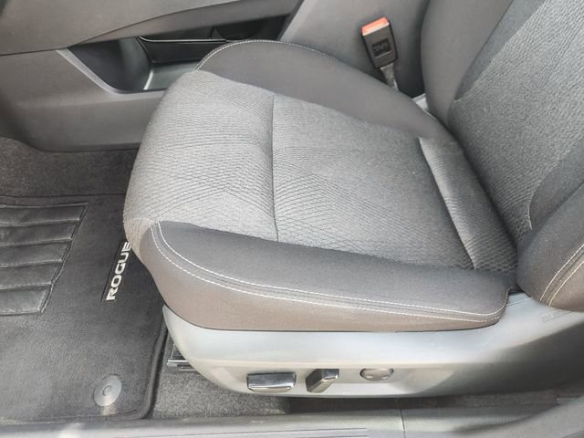 Used 2025 Nissan Rogue SV image 22