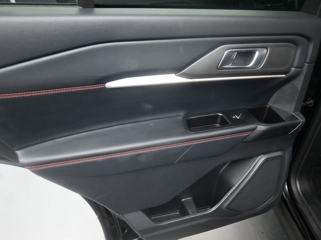 Used 2025 Ford Explorer ST-Line w/ ST-Line Street Pack image 12