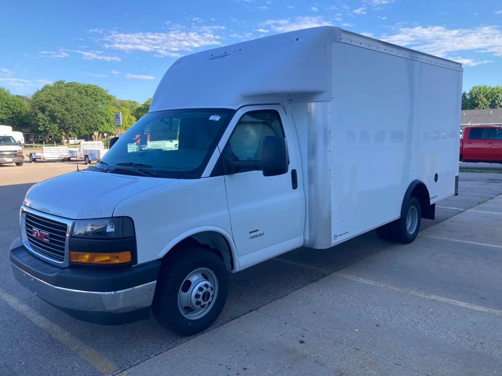 New 2026 GMC Savana 4500 w/ Power Convenience Package RWD image 6
