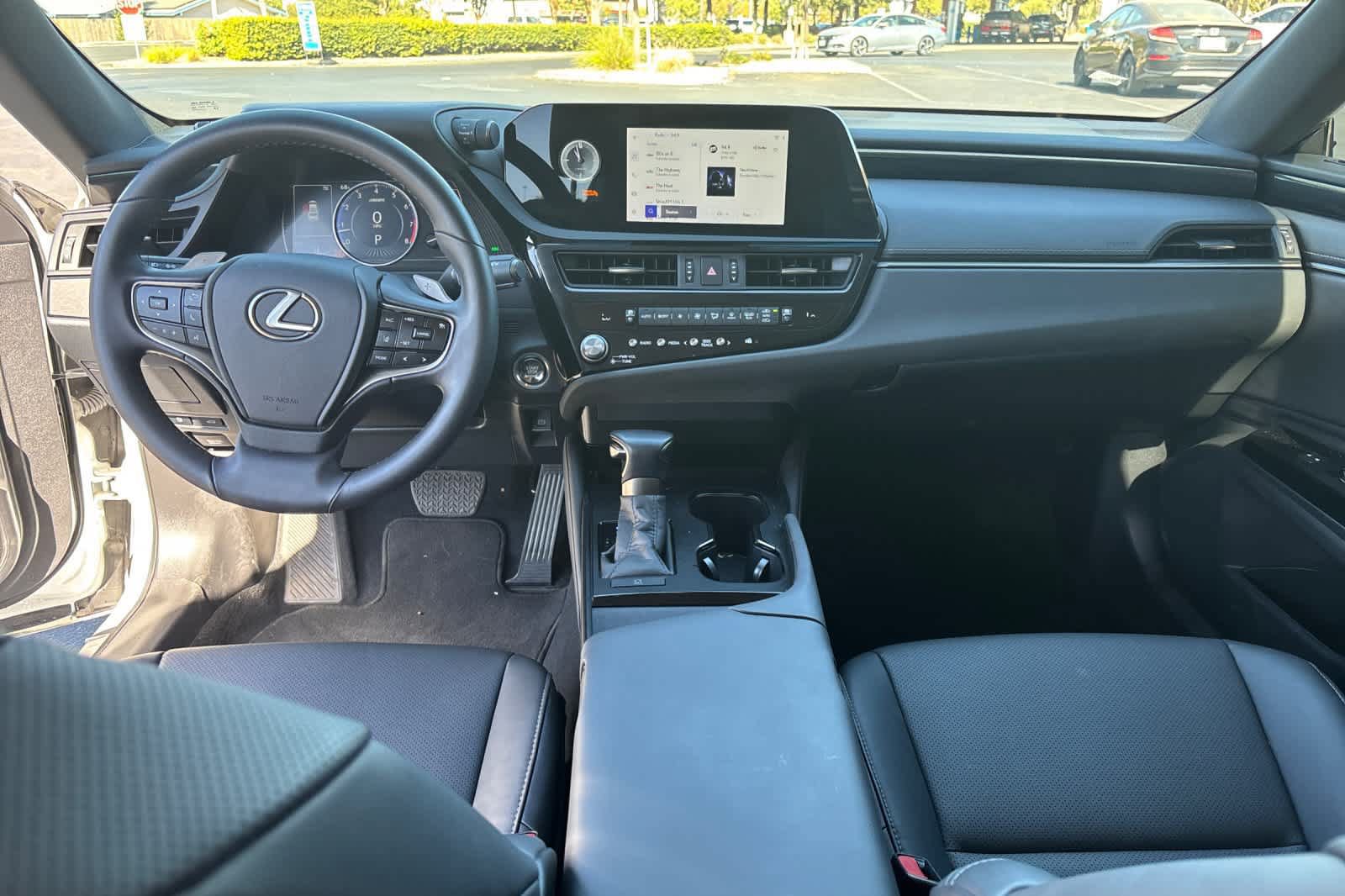 Used 2025 Lexus ES 350 w/ Accessory Package (Z2) FWD image 3