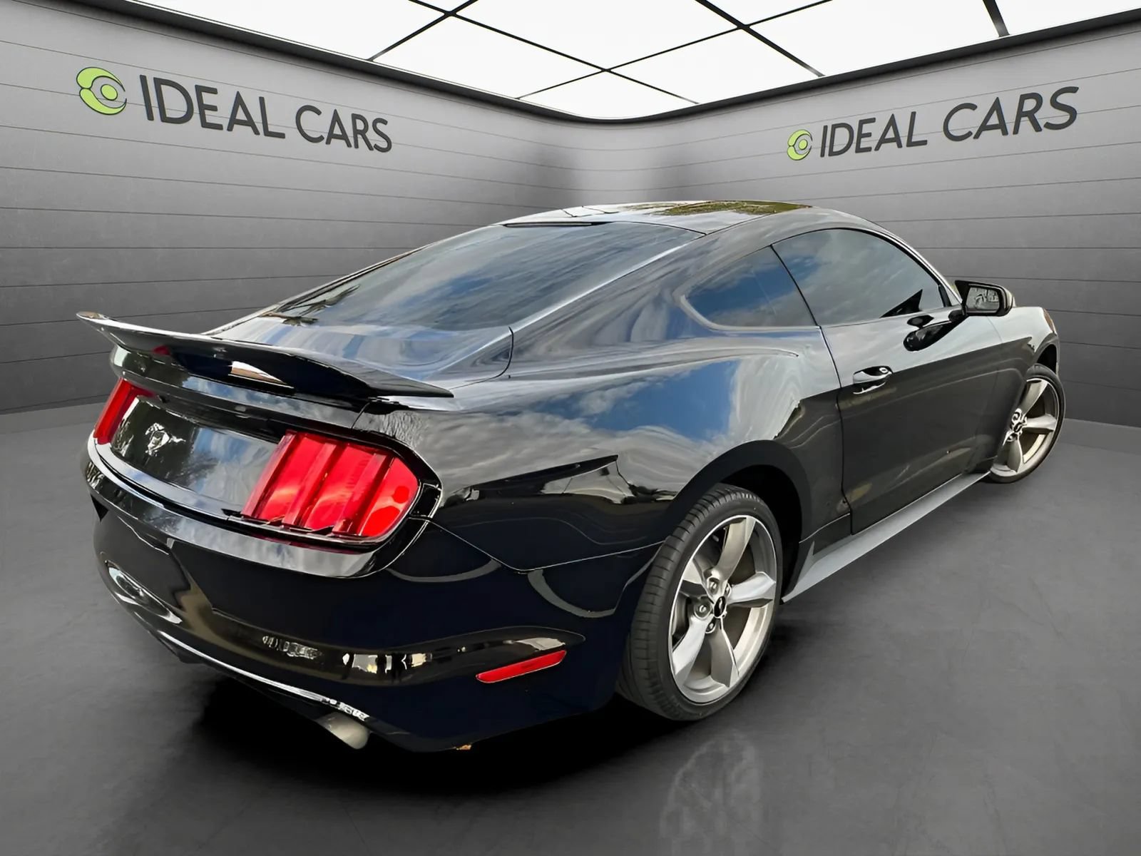 Used 2016 Ford Mustang Coupe RWD image 5