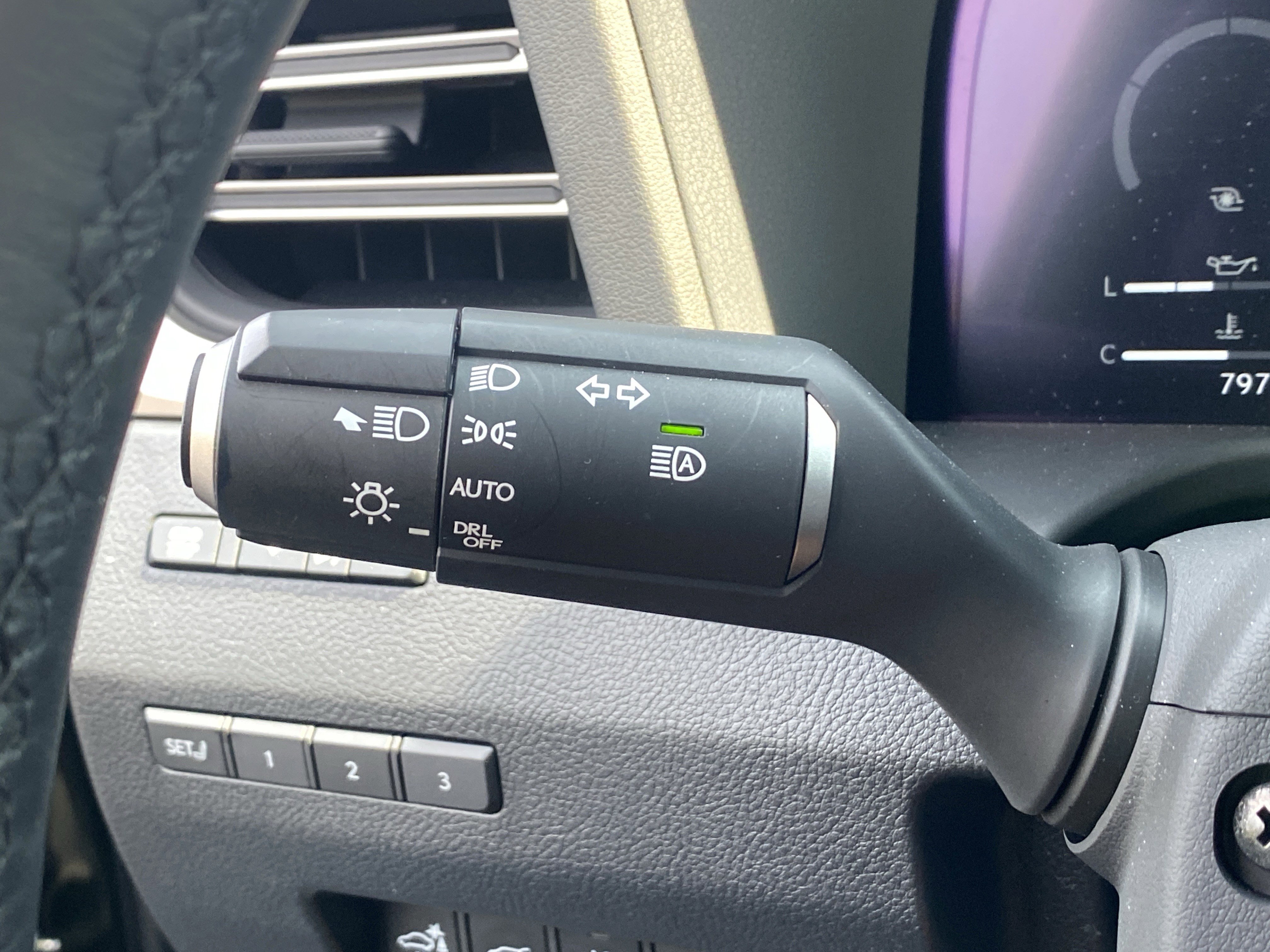 Used 2025 Lexus GX 550 w/ Accessory Package (2T) AWD/4WD image 36