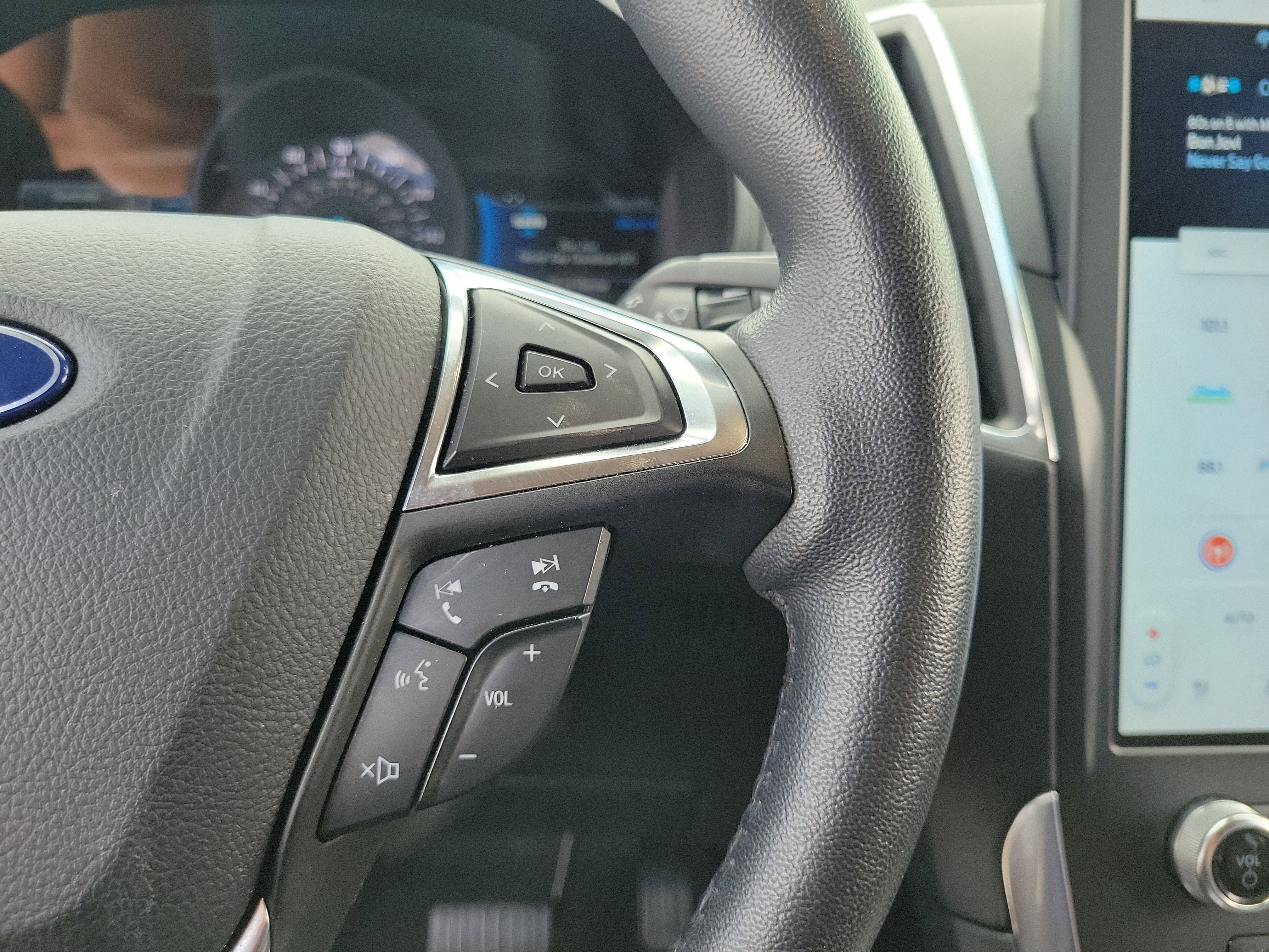 Used 2024 Ford Edge Titanium image 23