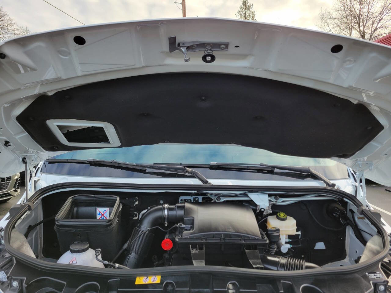 Used 2023 Mercedes-Benz Sprinter 2500 w/ Dashboard Charging Package image 18