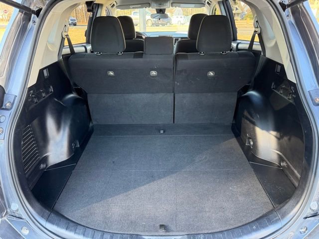 Used 2018 Toyota RAV4 LE image 10