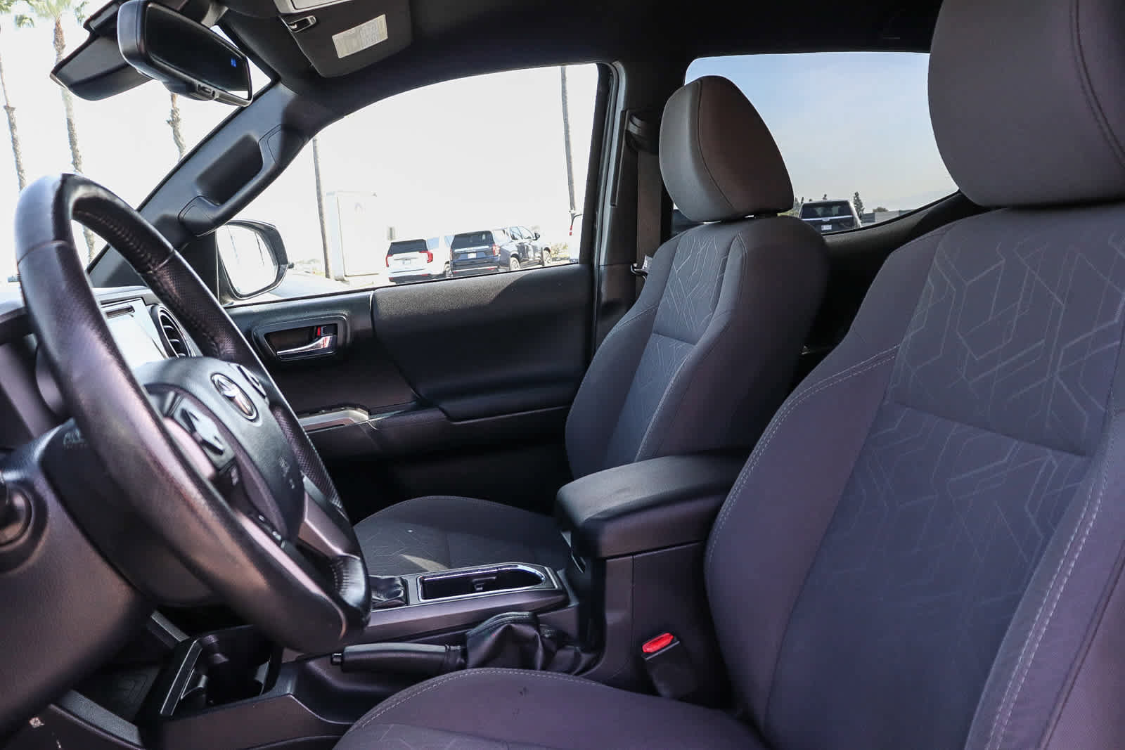 Used 2018 Toyota Tacoma TRD Sport w/ Technology Package image 24