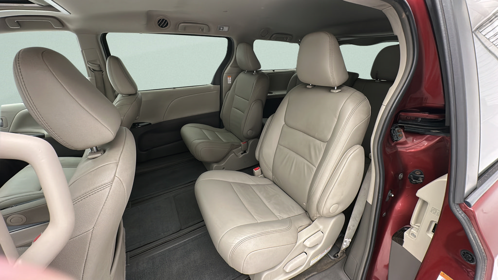 Used 2017 Toyota Sienna XLE w/ XLE Navigation Package AWD/4WD image 10