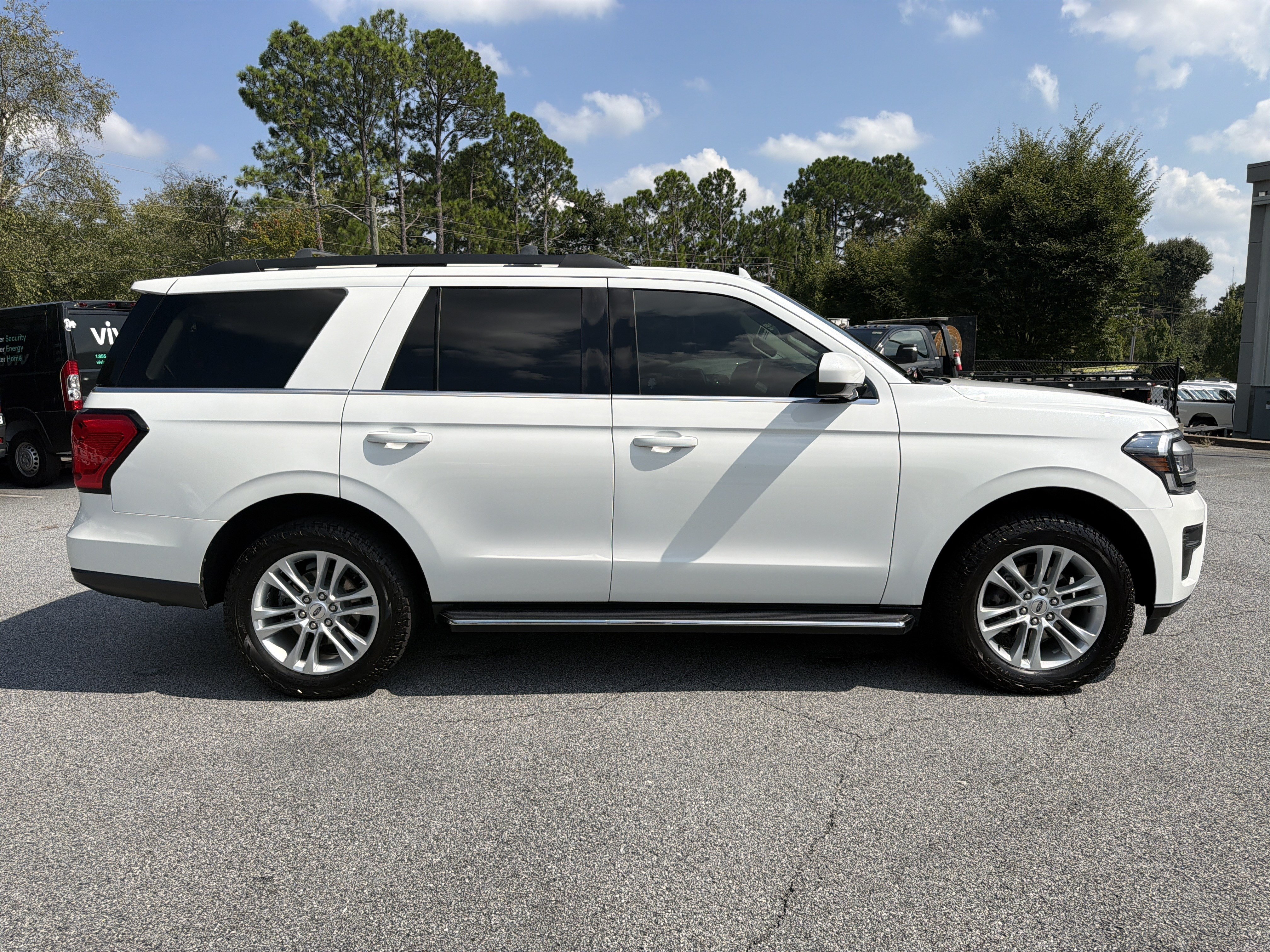 Used 2022 Ford Expedition XLT AWD/4WD image 9