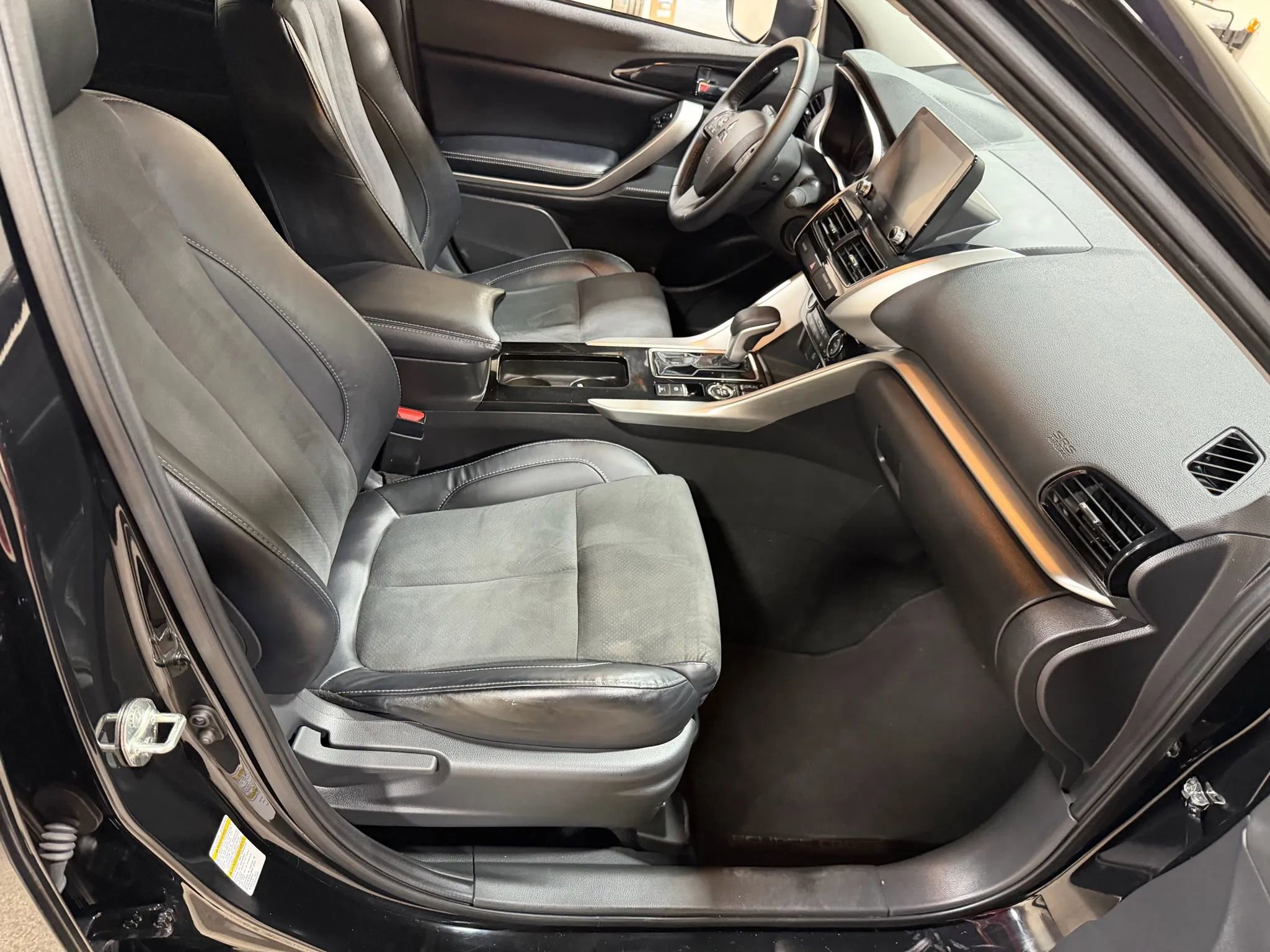 Used 2023 Mitsubishi Eclipse Cross SE image 42