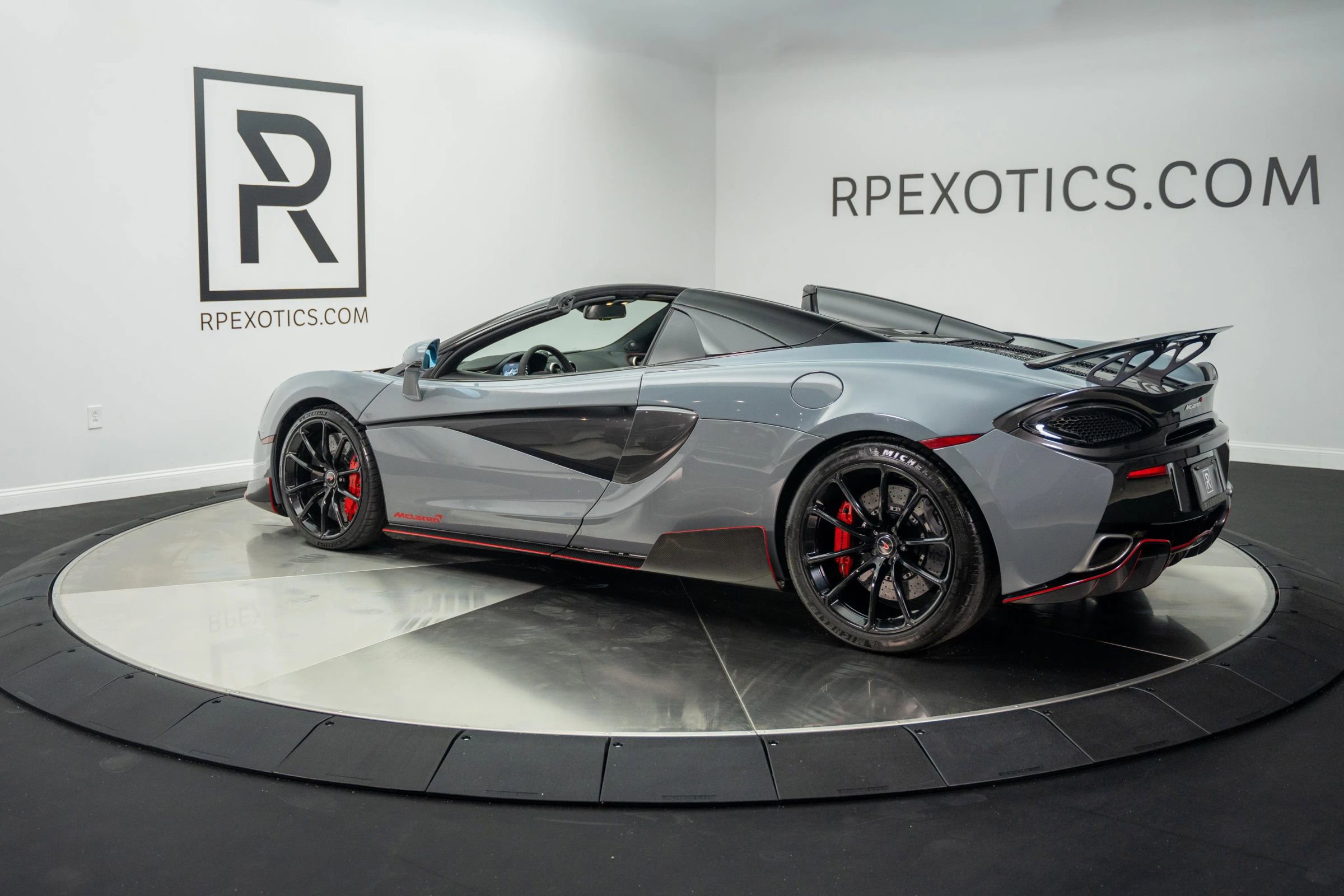 Used 2018 McLaren 570S Spider image 15