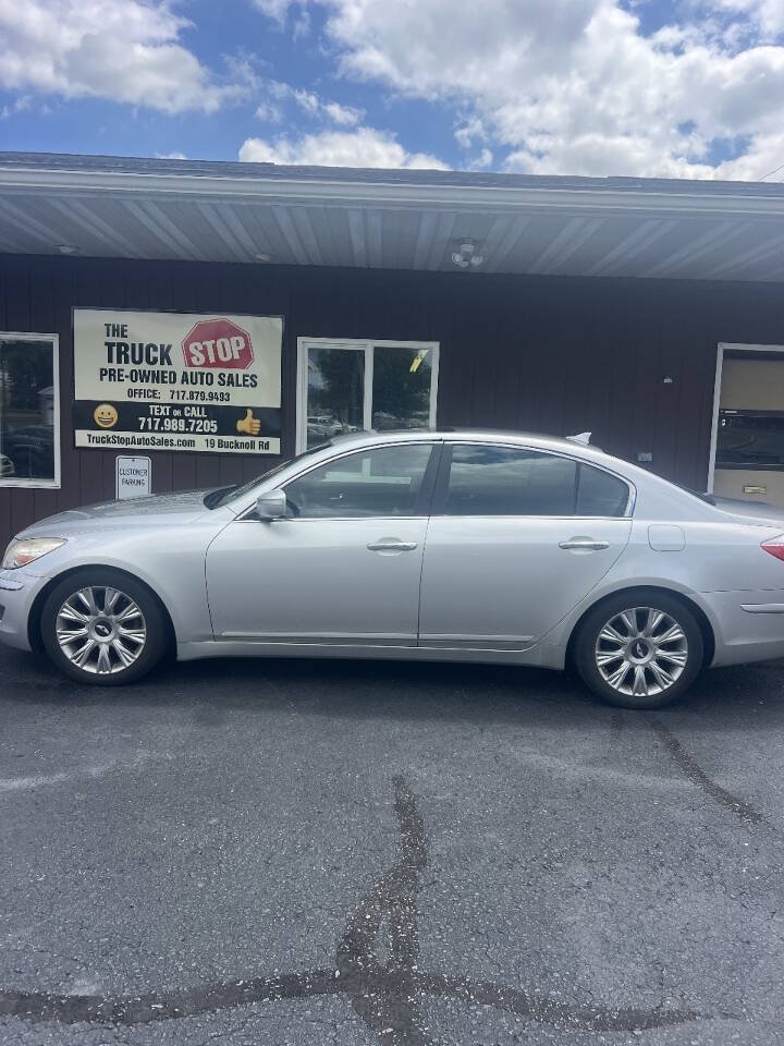 Used 2010 Hyundai Genesis 3.8 w/ Premium Navigation Pkg 3 RWD image 2
