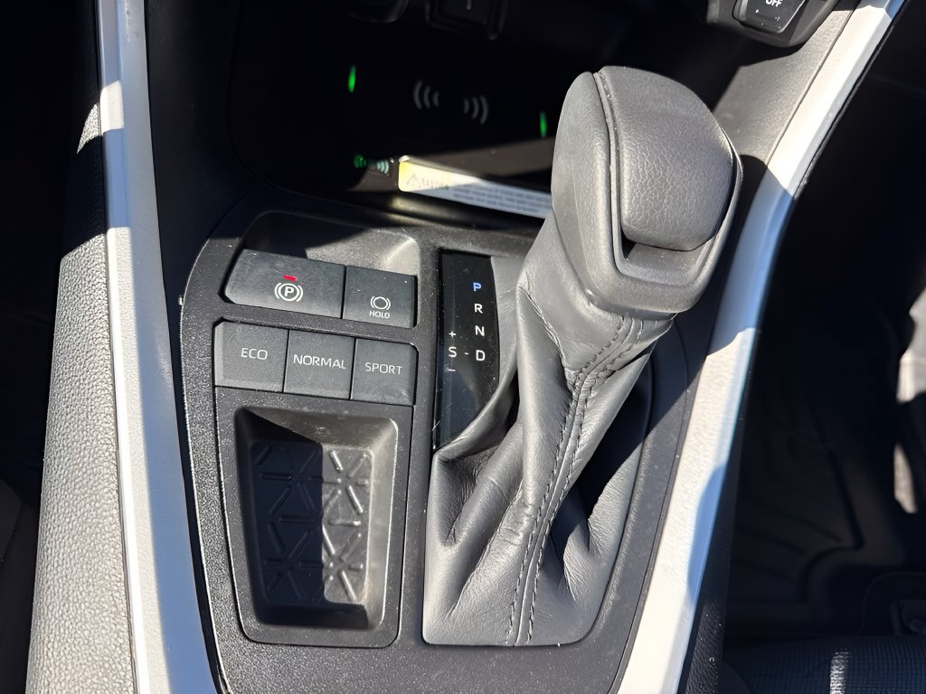 Used 2022 Toyota RAV4 XLE w/ Convenience Package FWD image 13