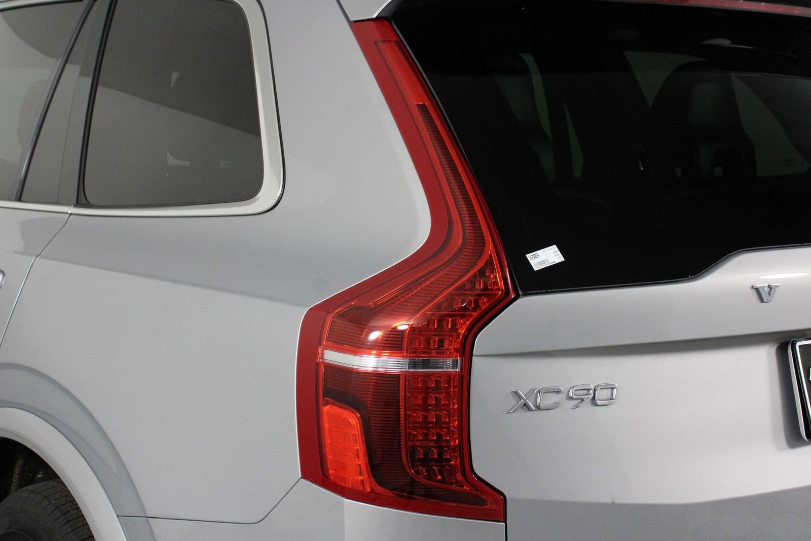 Certified 2023 Volvo XC90 B5 Core w/ Protection Package Premier AWD/4WD image 18