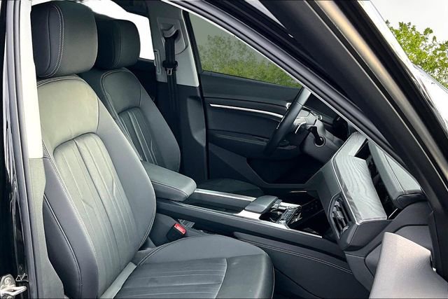 Used 2021 Audi e-tron Premium Plus w/ Premium Plus Package image 7