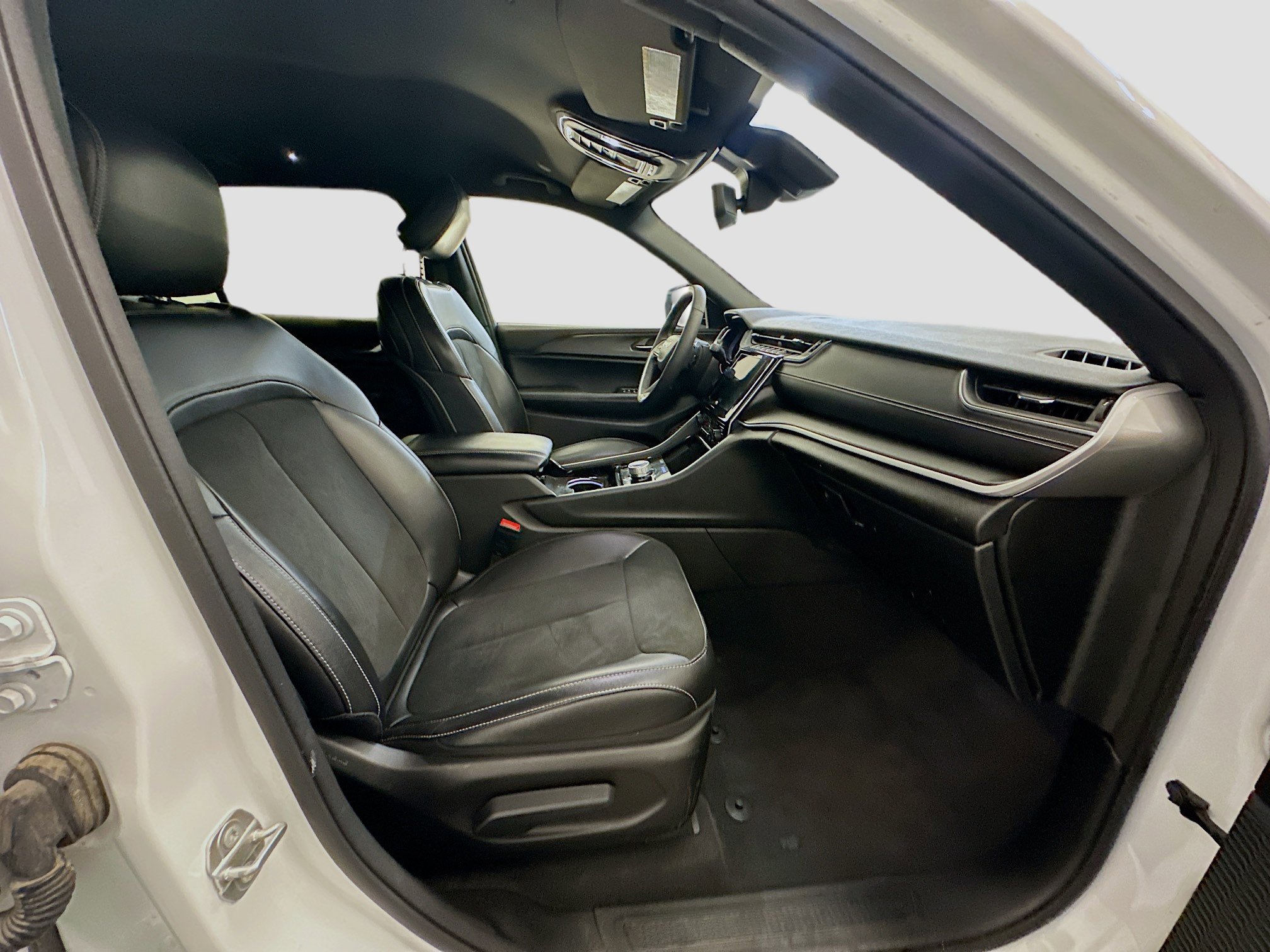 Used 2023 Jeep Grand Cherokee L Laredo image 33