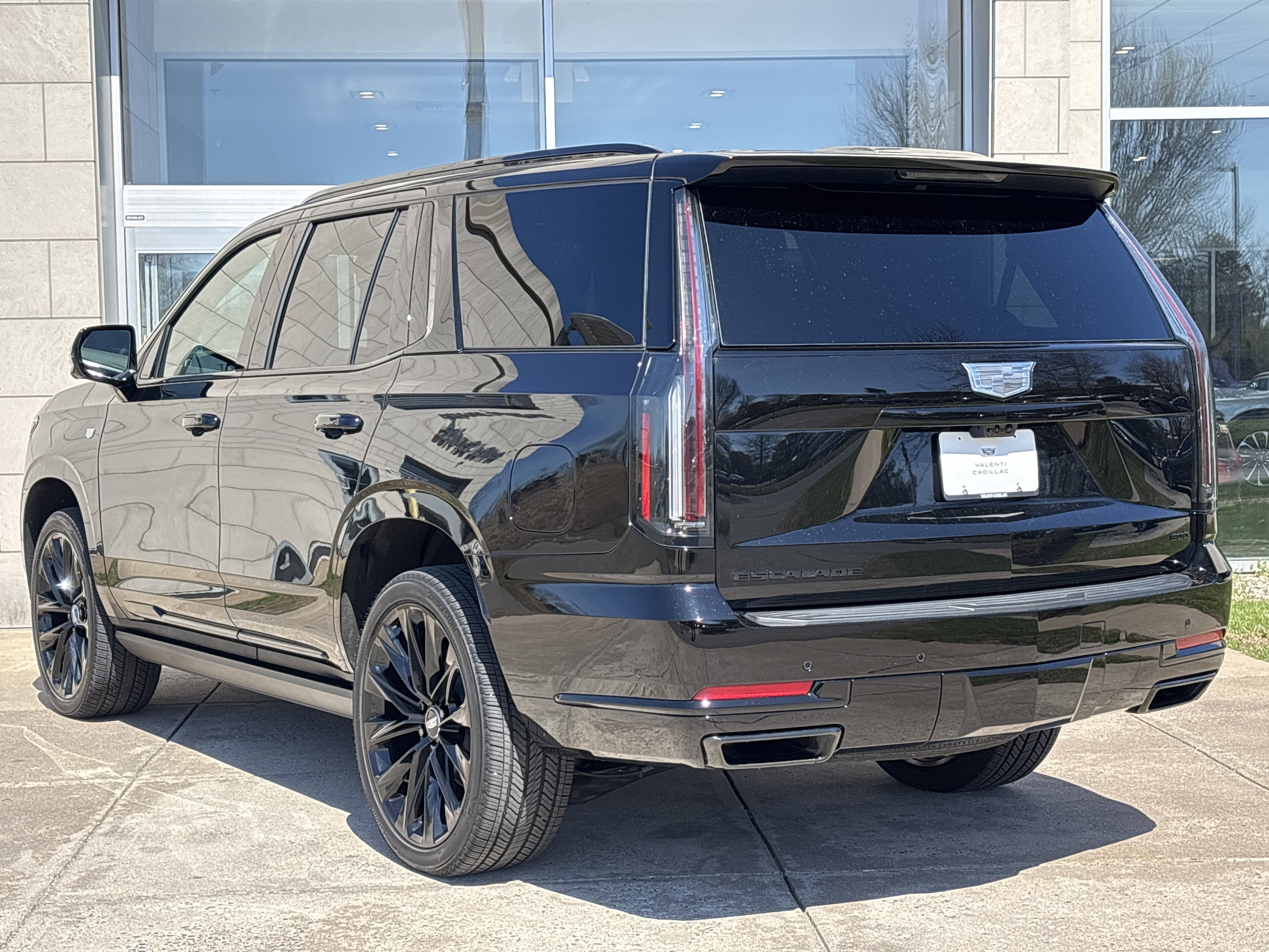 Used 2026 Cadillac Escalade Platinum Sport w/ LPO, ONYX Package image 9