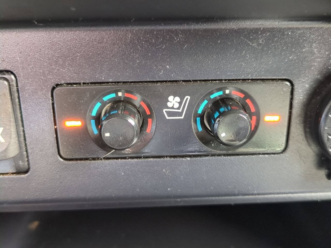 Used 2016 Toyota 4Runner Limited w/ Four Season Floor Mat Package AWD/4WD image 23