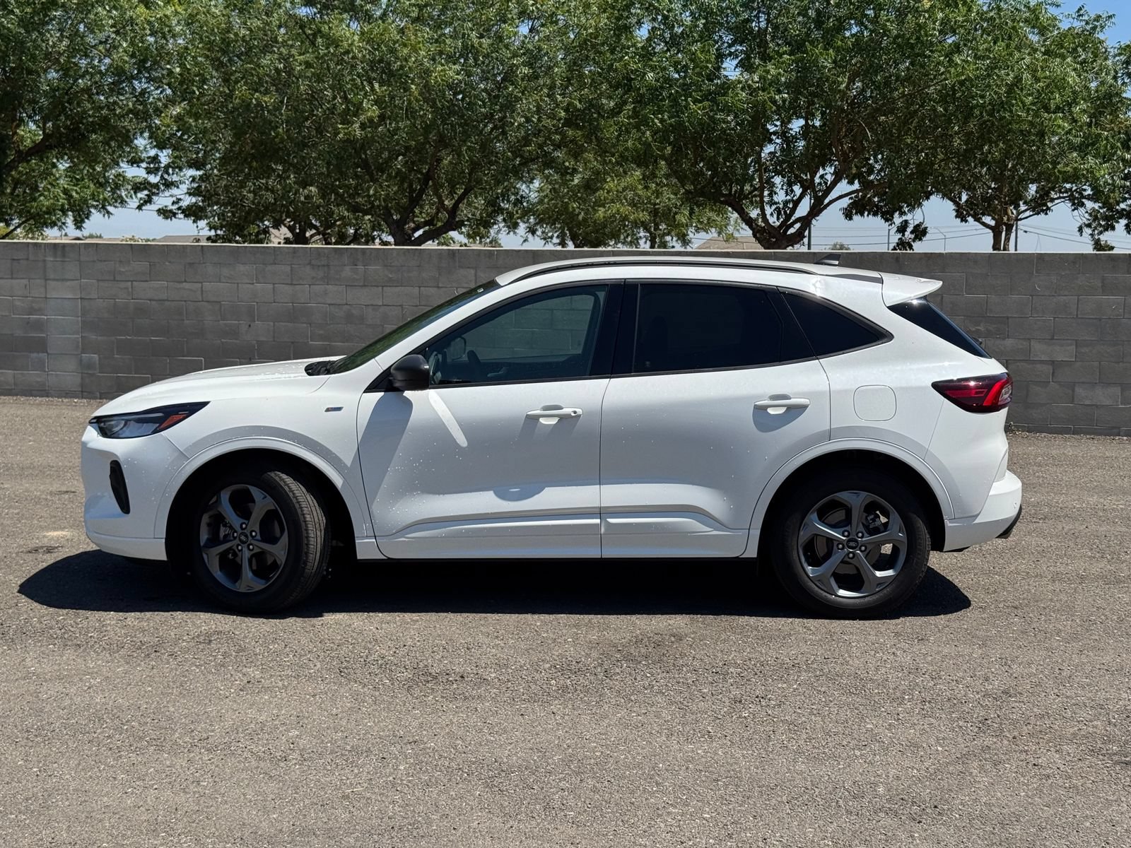 Used 2023 Ford Escape ST-Line w/ Tech Pack #1 FWD image 7