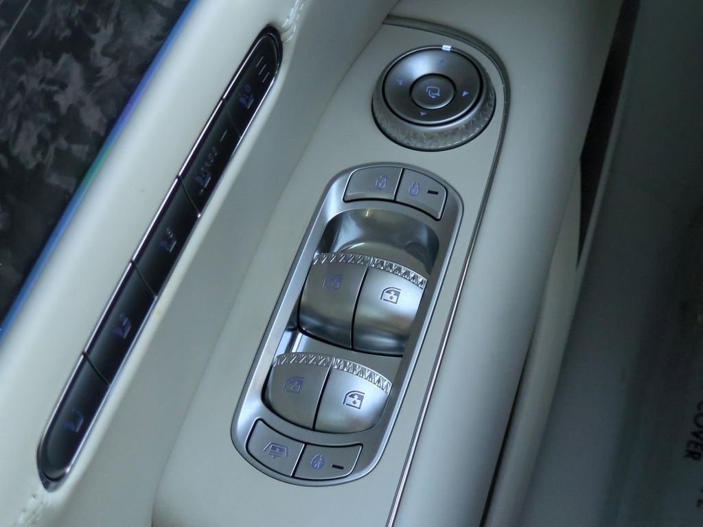 Used 2025 Genesis G90 3.5T image 21