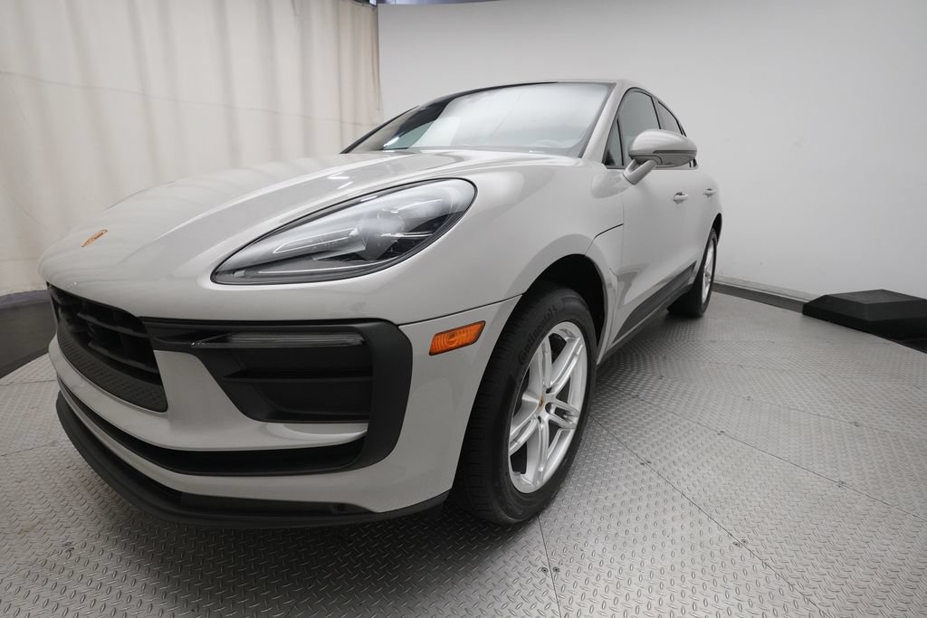 Certified 2023 Porsche Macan AWD/4WD image 1