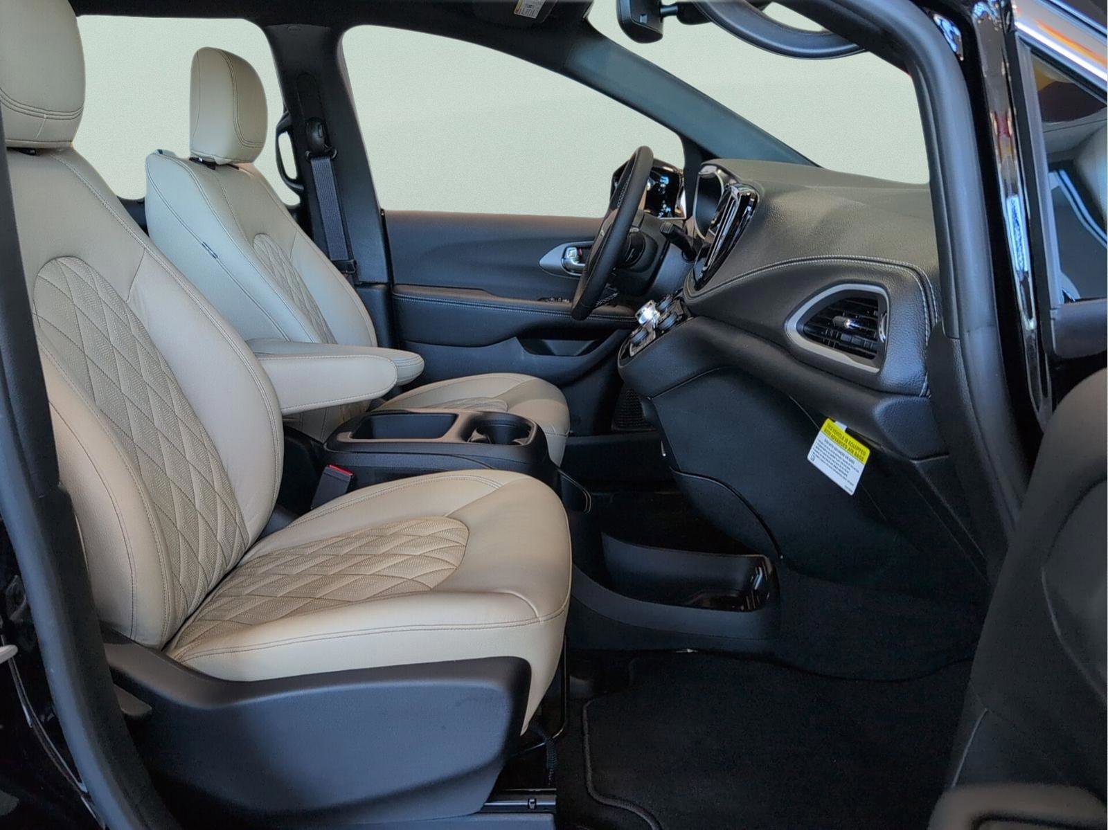 New 2026 Chrysler Pacifica Select image 46