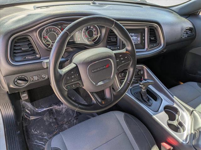 Used 2015 Dodge Challenger SXT image 9