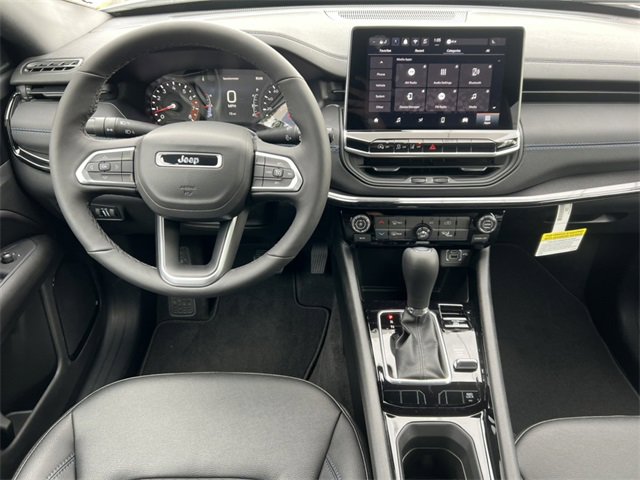 New 2026 Jeep Compass Latitude image 3