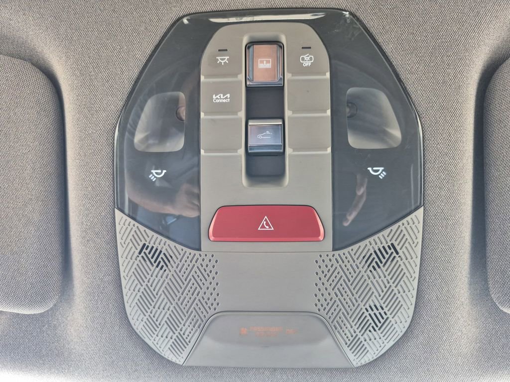Certified 2024 Kia EV9 Land image 29