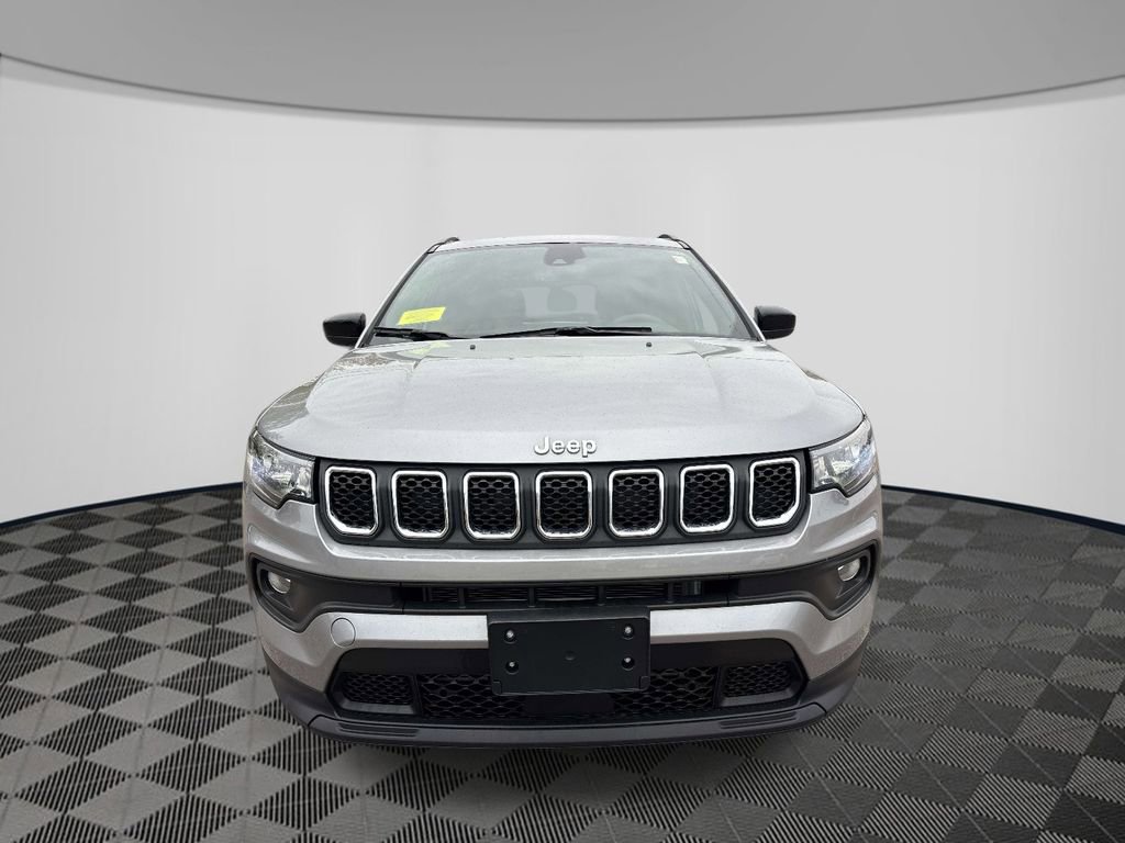 Used 2023 Jeep Compass Latitude w/ Sun and Sound Group AWD/4WD image 8