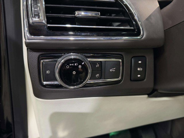 Used 2020 Lincoln Navigator L Black Label w/ Cargo Convenience Package image 24