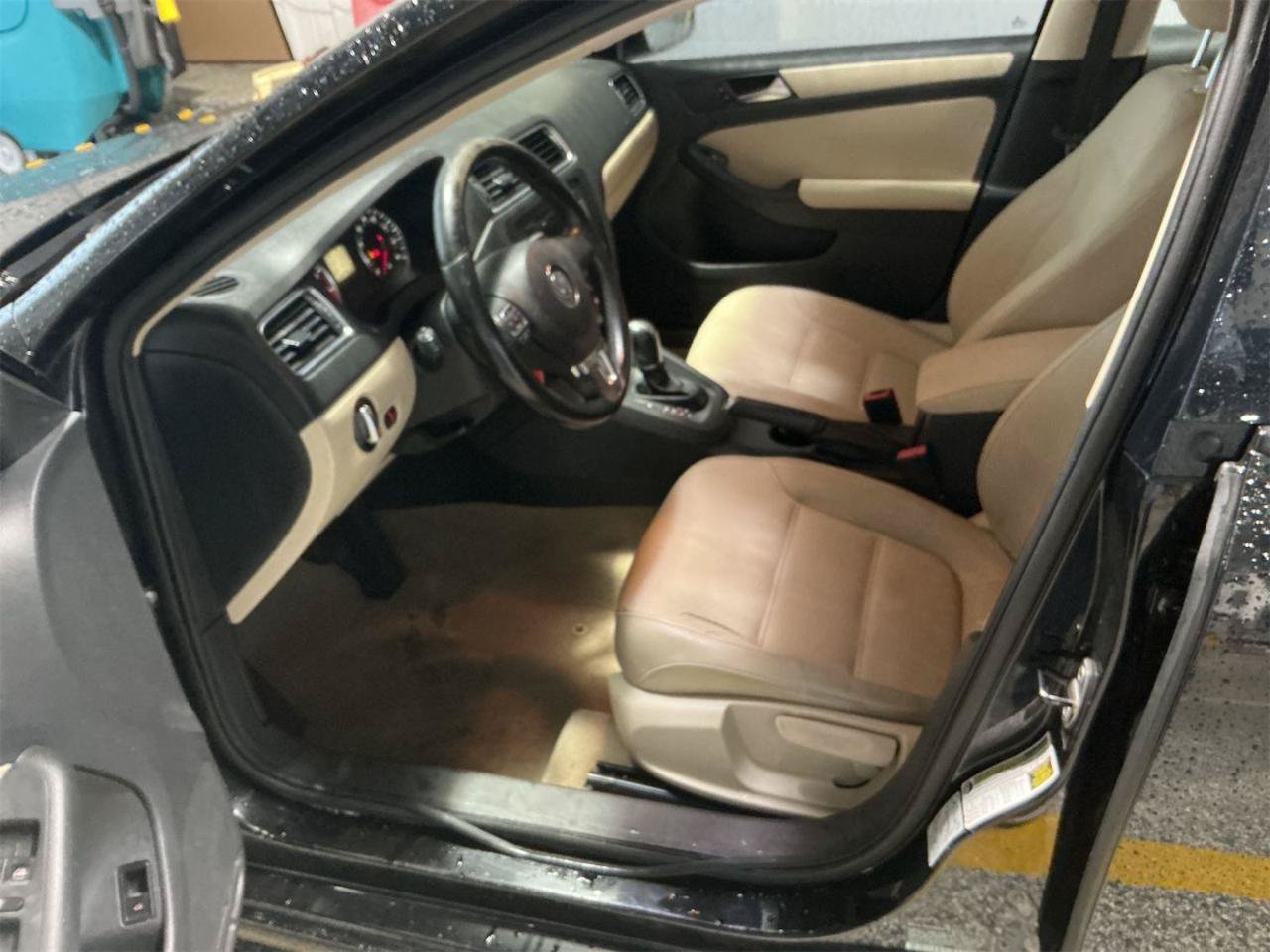 Used 2012 Volkswagen Jetta SE FWD image 6