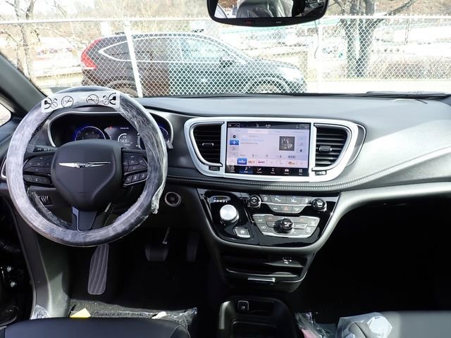 New 2026 Chrysler Pacifica Select w/ S Appearance Package image 15