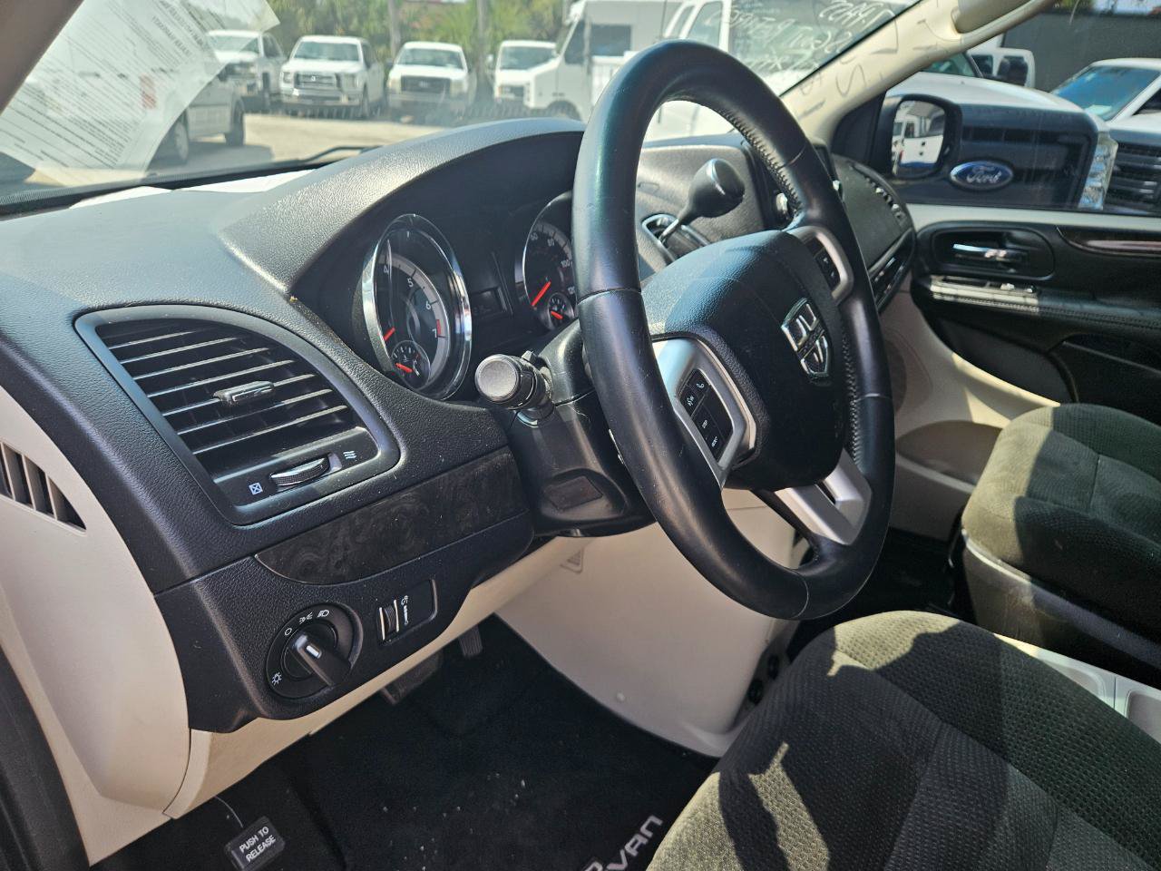 Used 2016 Dodge Grand Caravan SE w/ Quick Order Package 29E SE FWD image 9