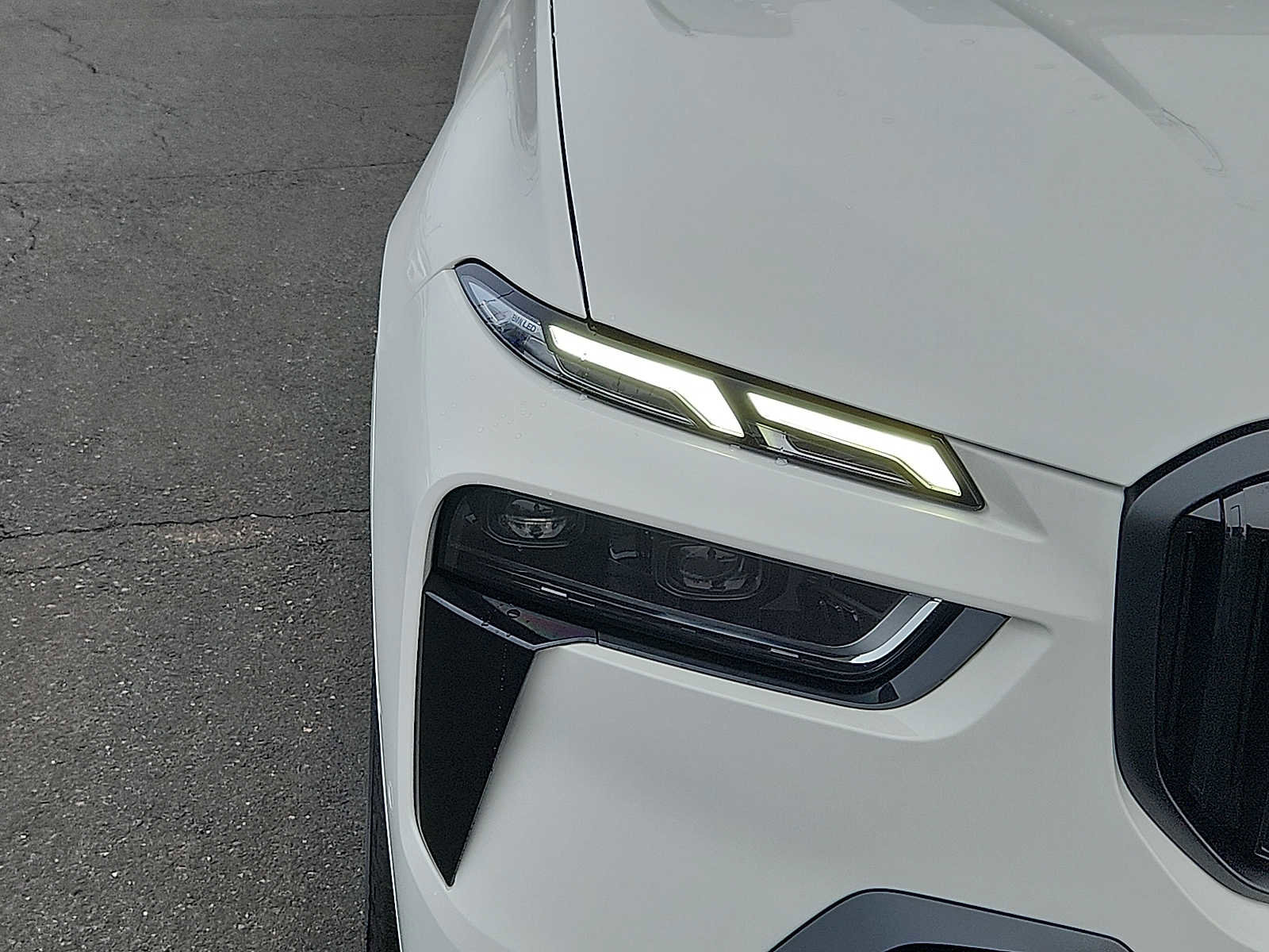 Used 2026 BMW X7 xDrive40i w/ M Sport Package image 9