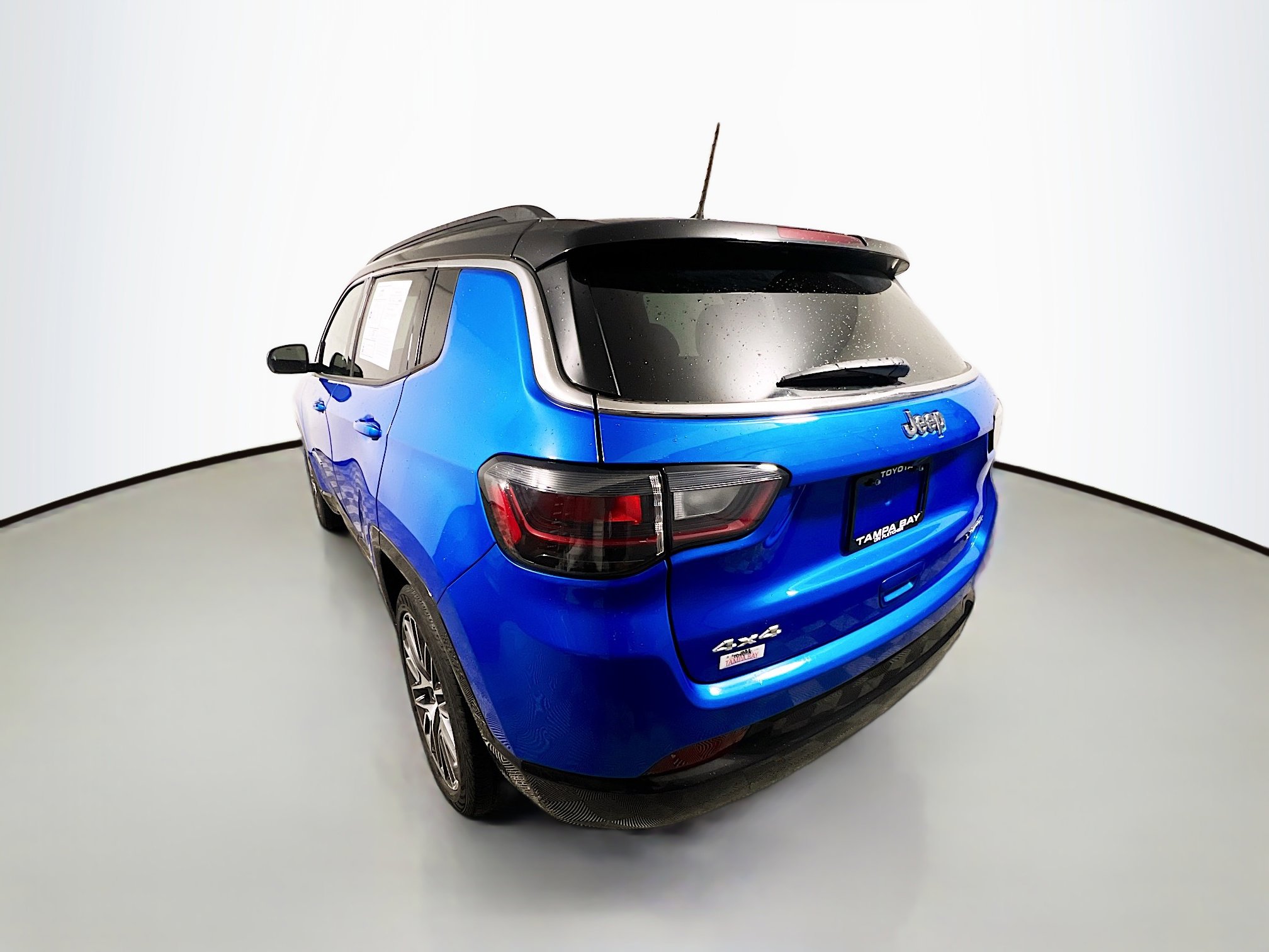 Used 2023 Jeep Compass Limited w/ Elite Group image 8