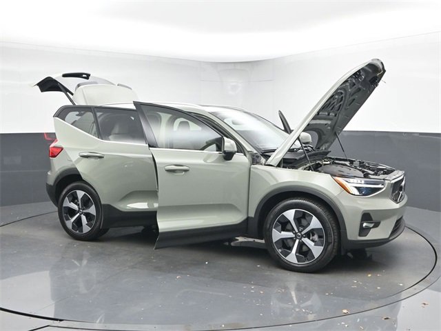 Used 2023 Volvo XC40 B5 Plus w/ Protection Package Premier image 50