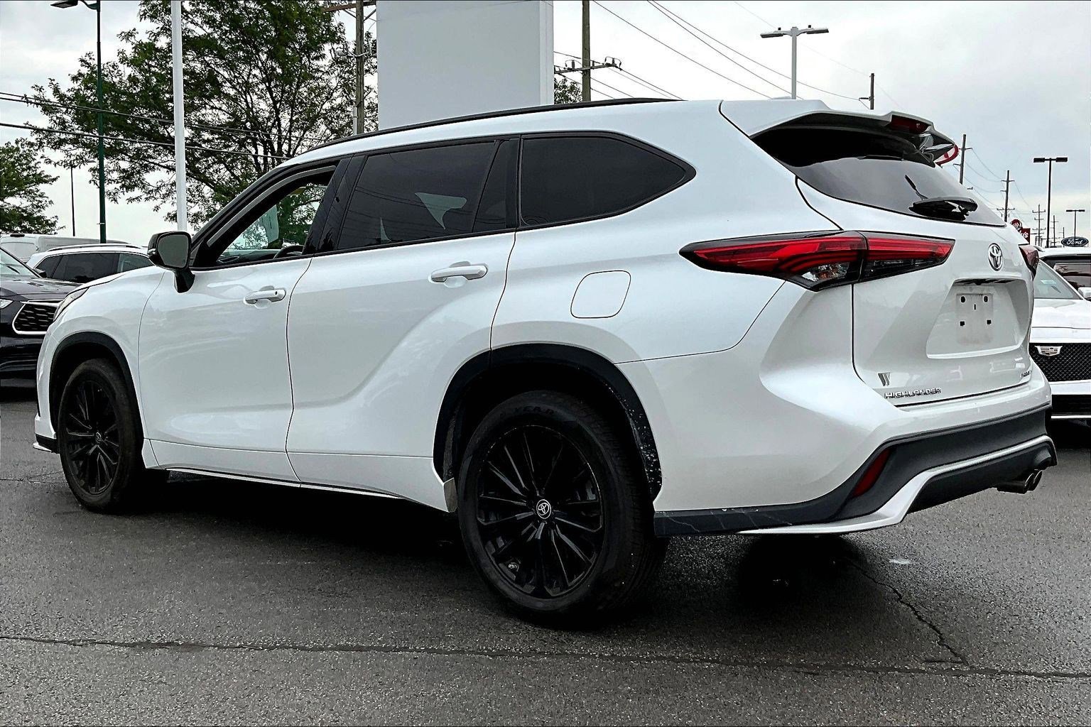 Used 2023 Toyota Highlander XSE AWD/4WD image 3