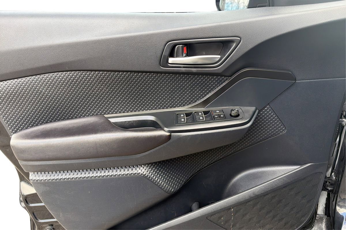 Used 2018 Toyota C-HR XLE image 18