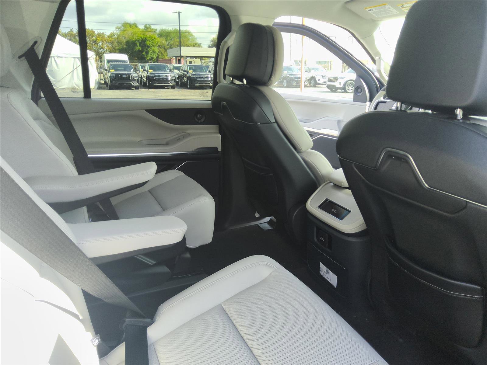 New 2026 Lincoln Navigator L Premier AWD/4WD image 23