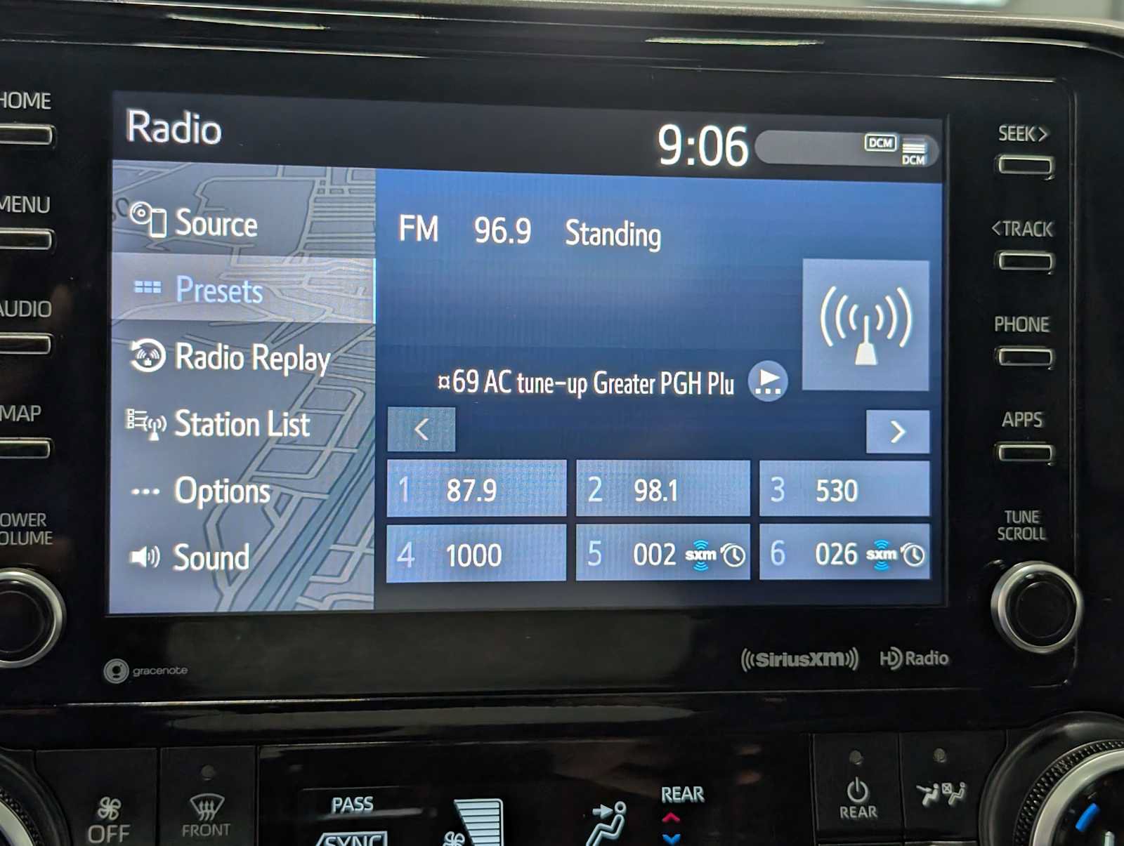 Used 2021 Toyota Highlander XLE AWD/4WD image 26