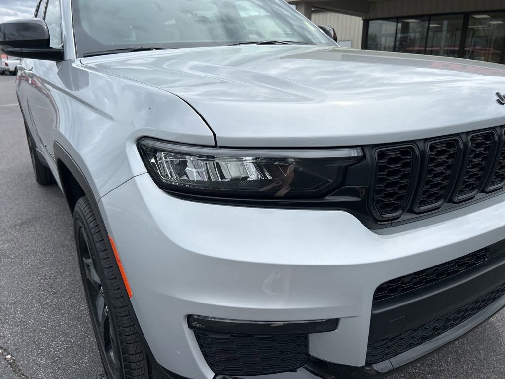 Used 2025 Jeep Grand Cherokee L Limited w/ Black Appearance Package AWD/4WD image 43